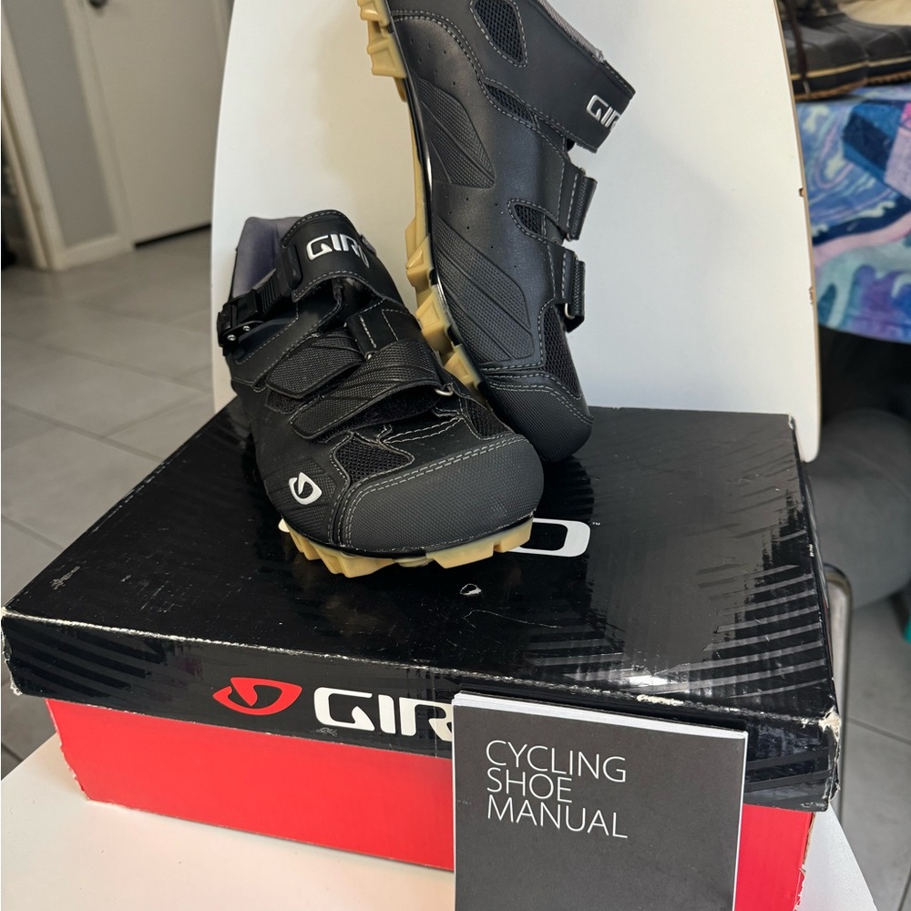 Giro Black and Tan Privateer Cycling Shoes Pedal Shoes Bike Shoes with free gift